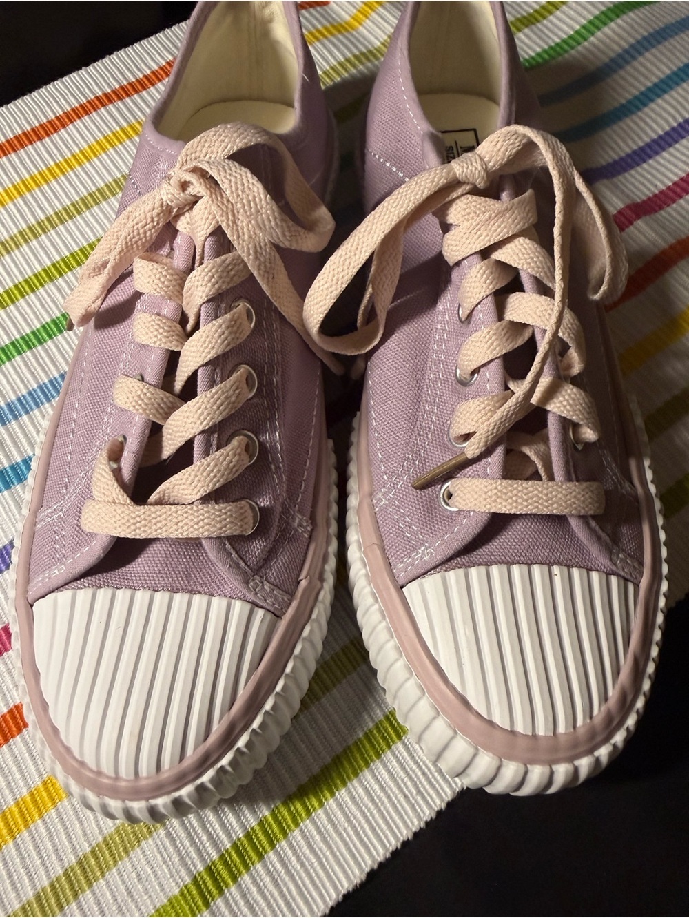 Size 9 Lilac Canvas Low-Top Sneakers with white soles and light rose Laces